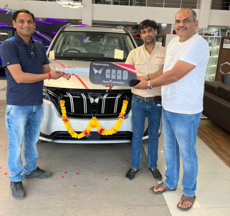Mahindra XUV700 Diesel Delivery-2