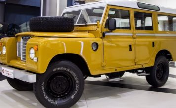 MS-Dhoni-1971-Land-Rover-Series-Station-Wagon-1