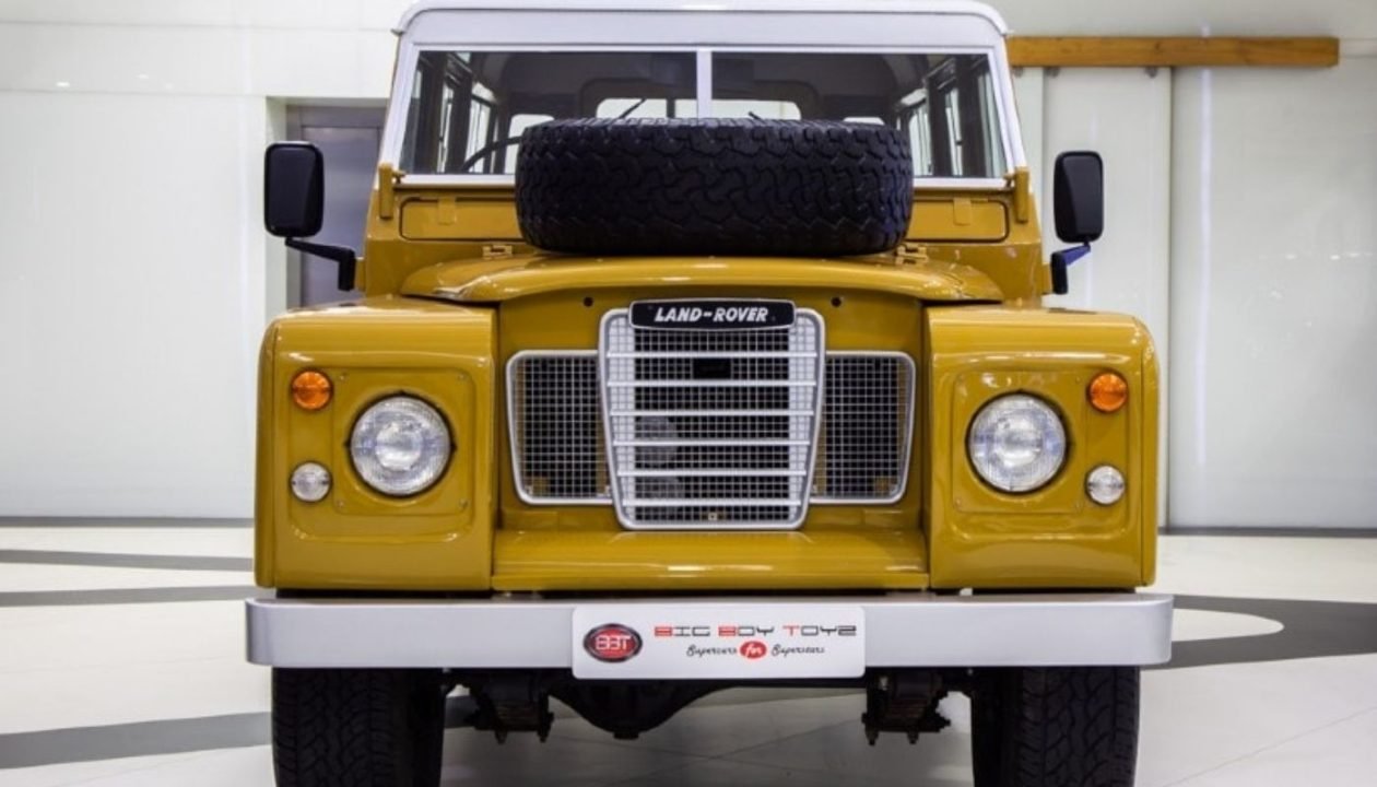 MS-Dhoni-1971-Land-Rover-Series-Station-Wagon-2