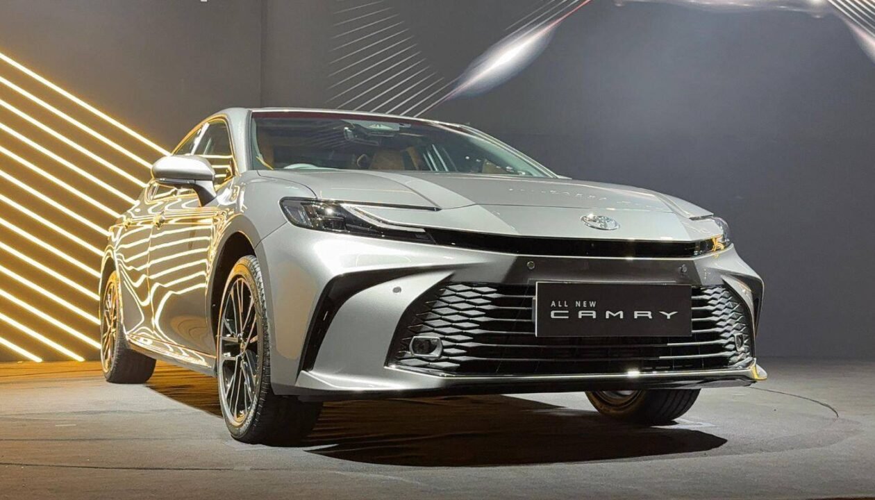 2025-Toyota-Camry-Hybrid-3