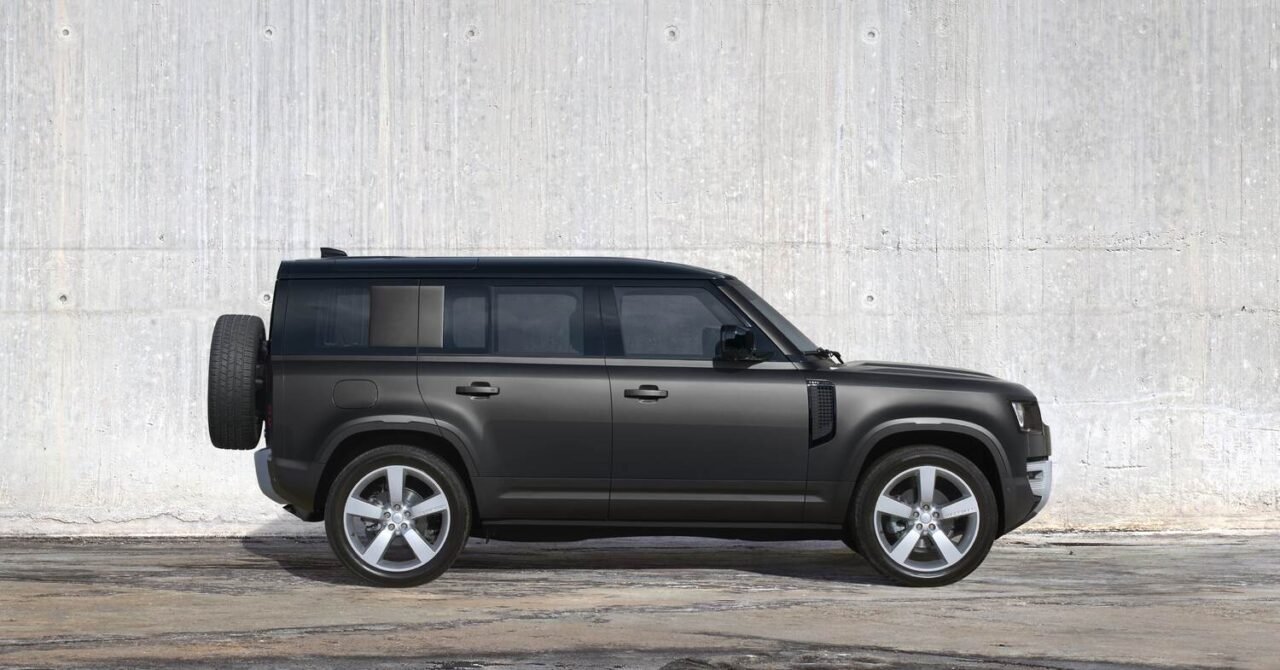 2025 Land Rover Defender 1