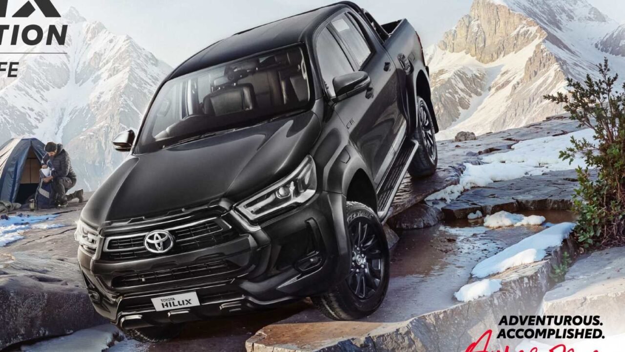 Toyota Hilux Black Edition2