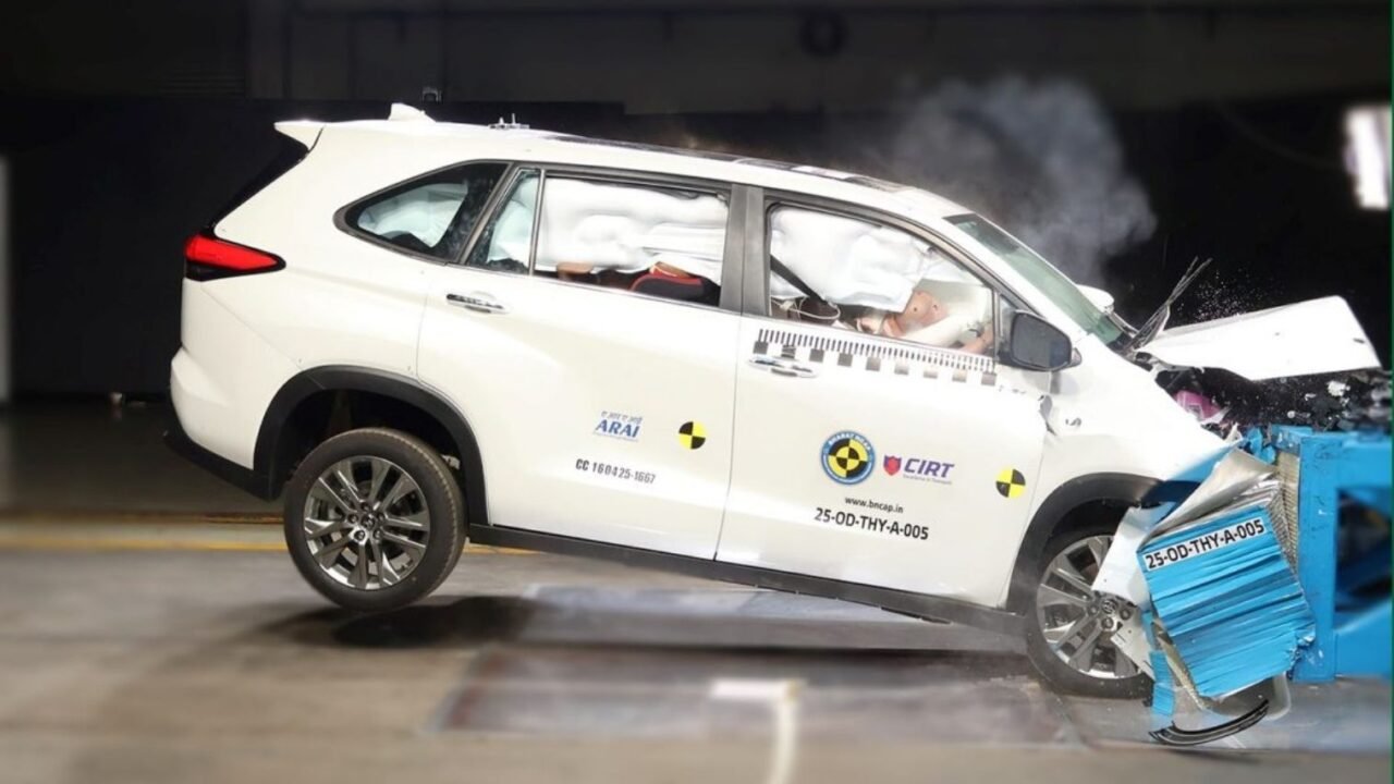 toyota innova hycross (2)