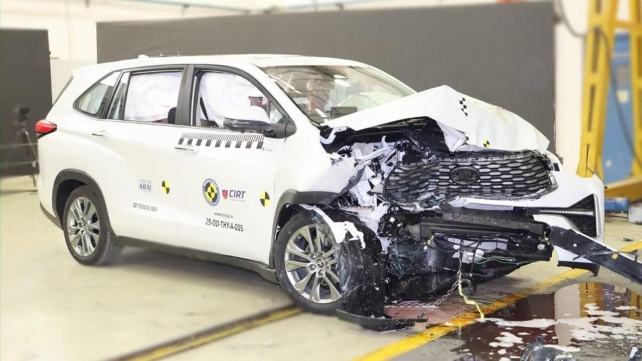 toyota innova hycross (3)
