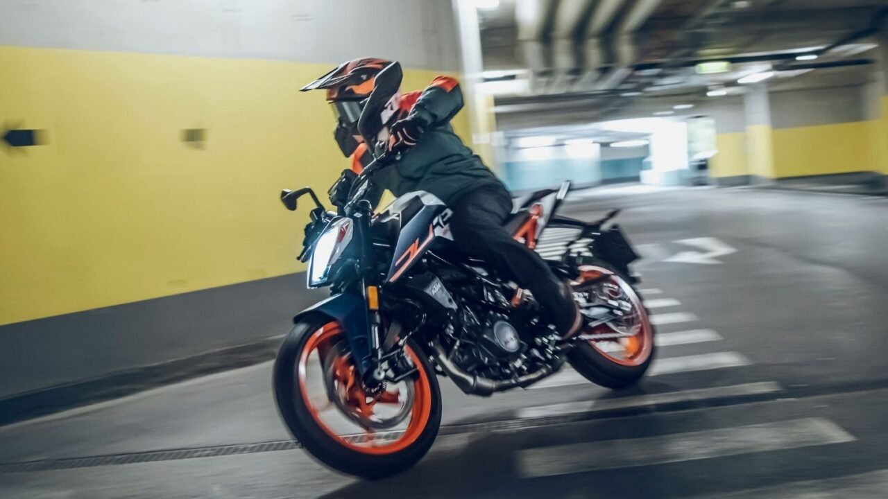KTM Duke 160 (2)