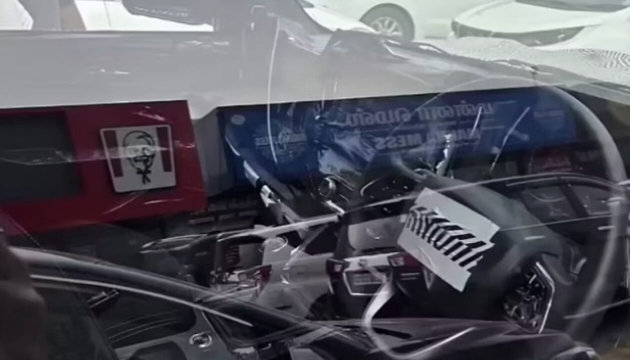 Next-Gen-Mahindra-Bolero-Caught-Testing-Again-Inside-Out-1