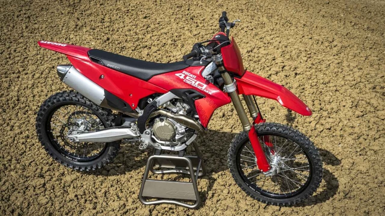 Ducati Desmo450 MX (1)