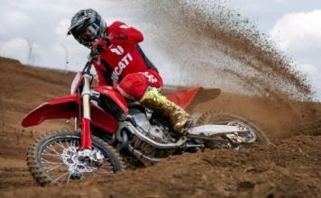 Ducati Desmo450 MX (2)