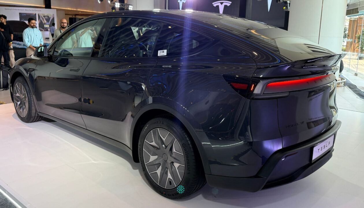 Tesla-Model-Y-L-1-1