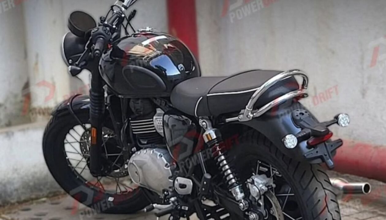 Triumph-Bonneville-400-Spied-India-1