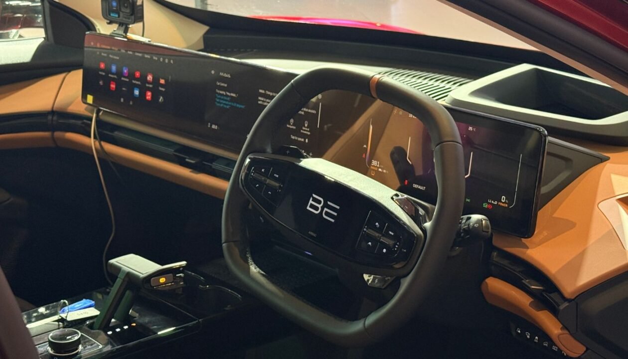 mahindra-be6-sporteq-interior