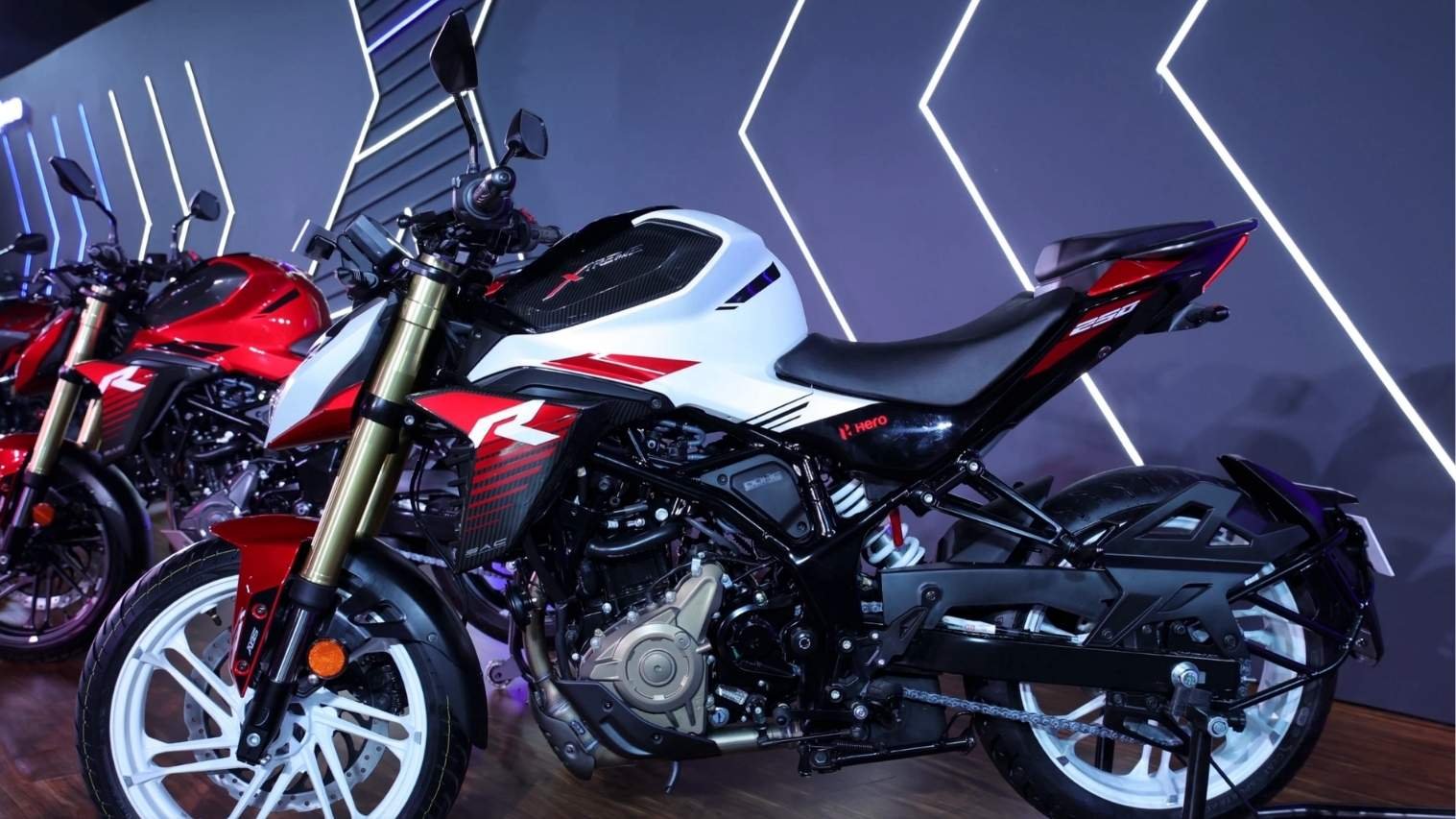 Hero Xtreme 160R 4V And Xtreme 250R Launched With Cruise Control And New Tech
